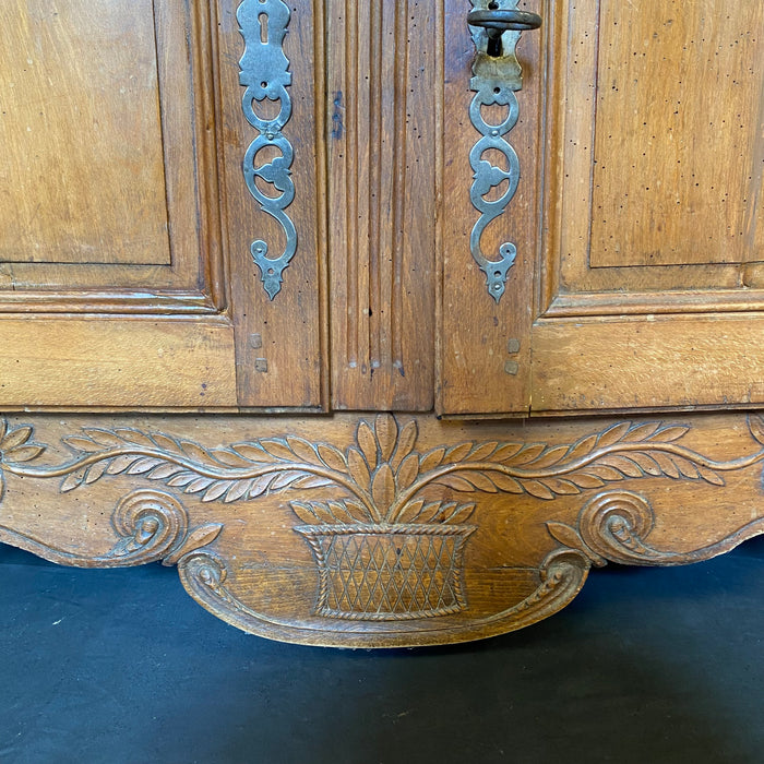 French Louis XV Walnut Buffet Sideboard Cabinet from Provence - 18th/19th Century