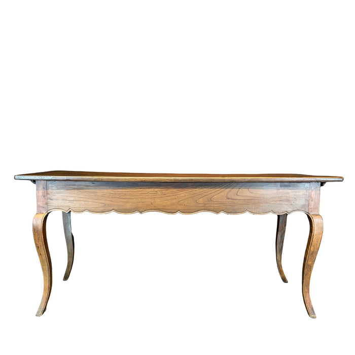 19th Century French Provincial Farmhouse Dining Table from Provence with Cabriole Legs and Scalloped Apron
