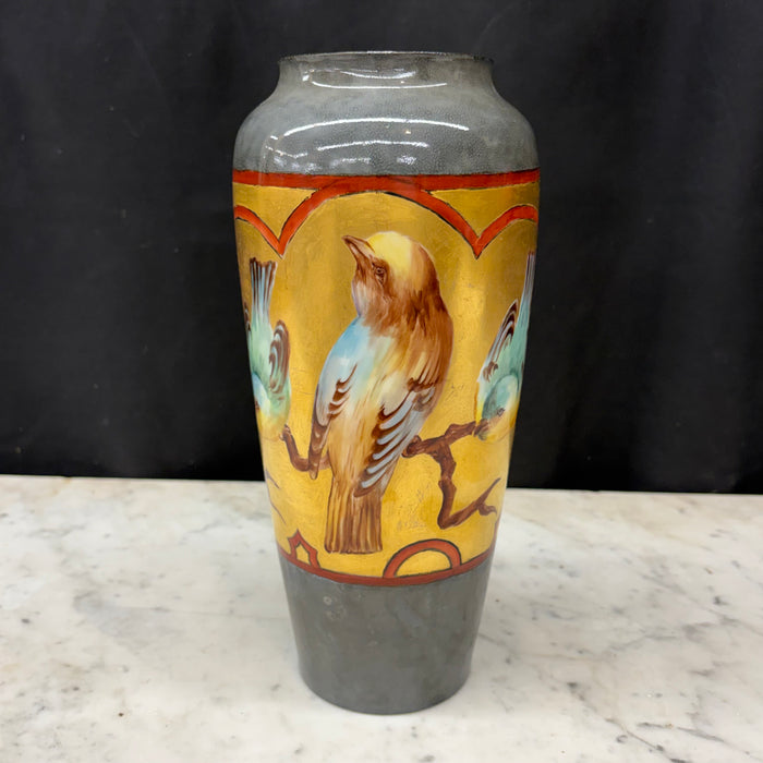 Antique French Limoges Porcelain Hand-Painted Bird Vase with Gold Gilt Glaze, La Porcelaine Limousine