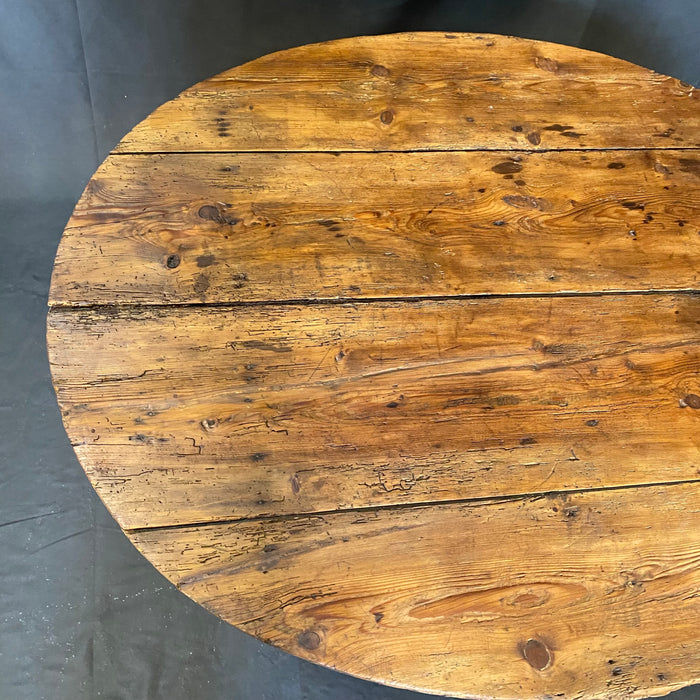 French Early 19th Century Vigneron or Tilt-Top Oval Walnut 'Table De Vendange' or Wine Tasting Table with Lovely Walnut Patina