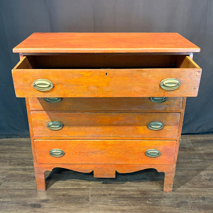 Circa 1820 American Federal Hepplewhite Four-Drawer Dresser or Chest of Drawers