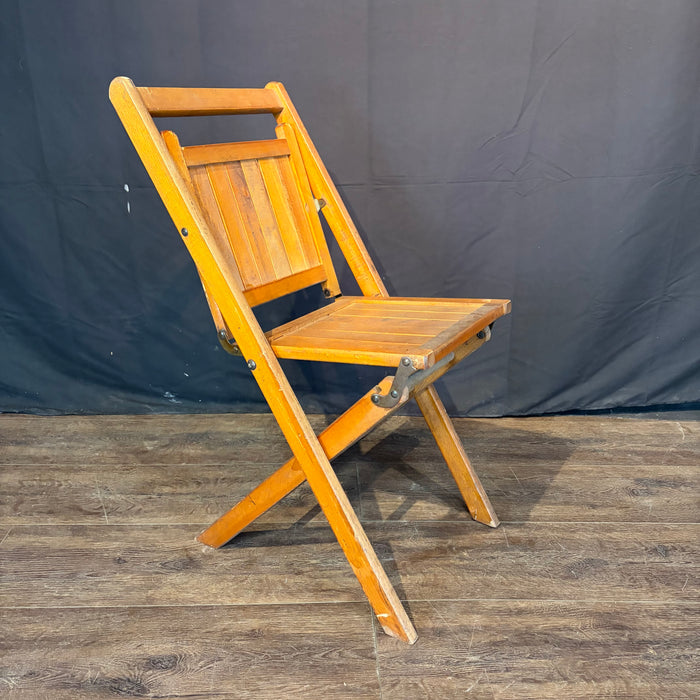 Set of Mid-century vintage wooden stackable folding chairs from Maine from the 1940s