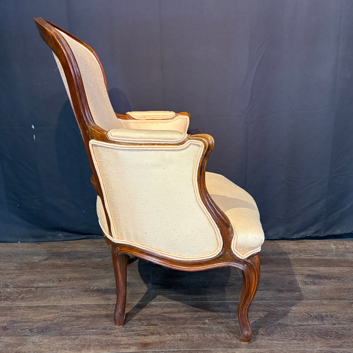 French Louis XV Style Bergere Armchair with Carved Cabriole Legs and Blush Upholstery