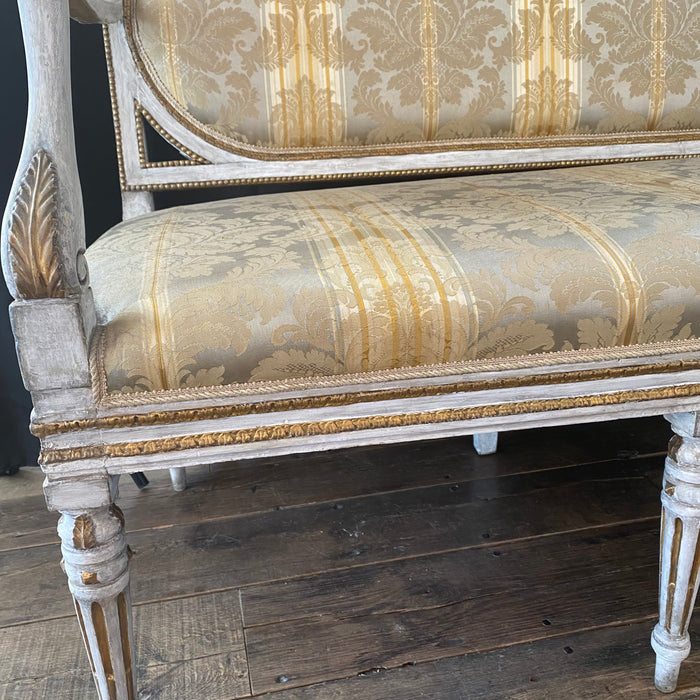Italian 18th Century Neoclassical Sofa Louis XVI Style - Museum Quality