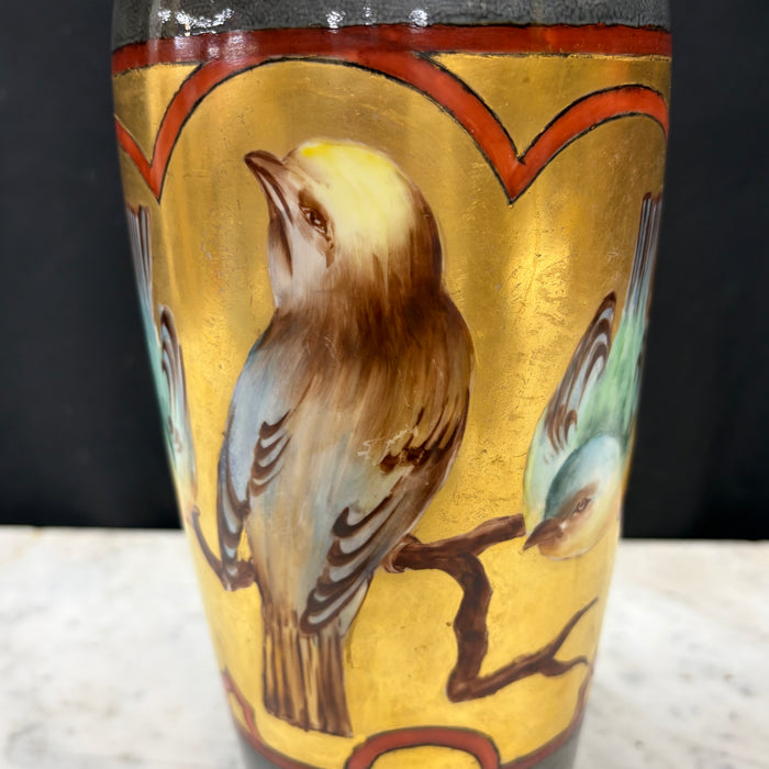 Antique French Limoges Porcelain Hand-Painted Bird Vase with Gold Gilt Glaze, La Porcelaine Limousine
