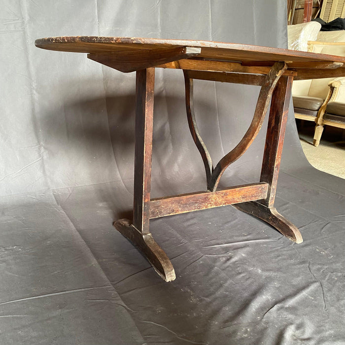 Large Oval French Early 19th Century Vigneron or Tilt-Top Walnut 'Table De Vendange' or Wine Tasting Table with Lovely Walnut Patina