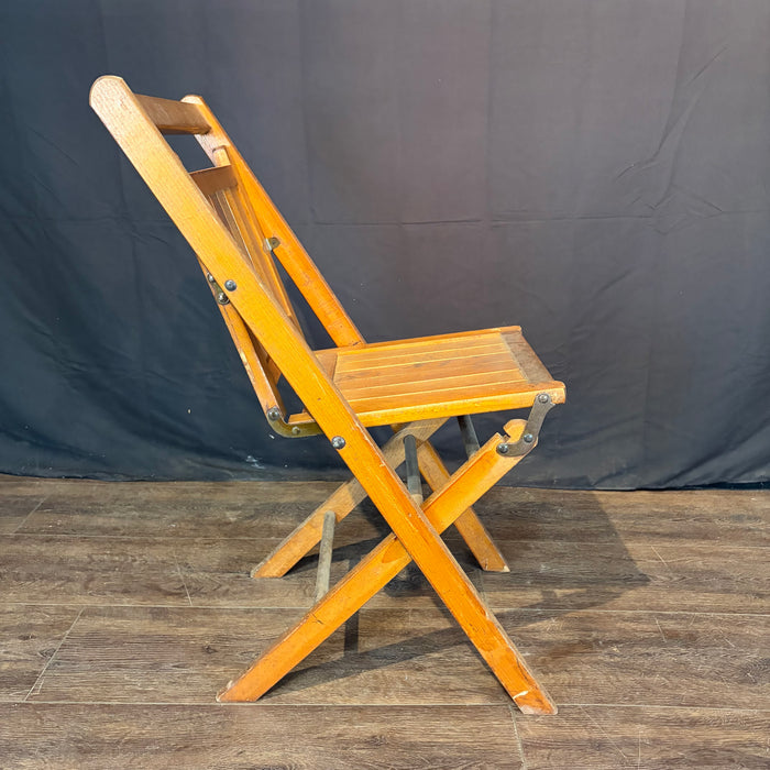 Set of Mid-century vintage wooden stackable folding chairs from Maine from the 1940s