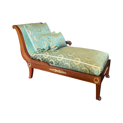 French 19th Century Neoclassical Recamier or Chaise Lounge Chair with Carved Lion Head Armrest
