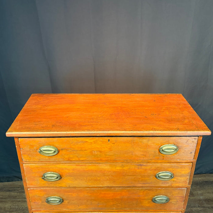 Circa 1820 American Federal Hepplewhite Four-Drawer Dresser or Chest of Drawers