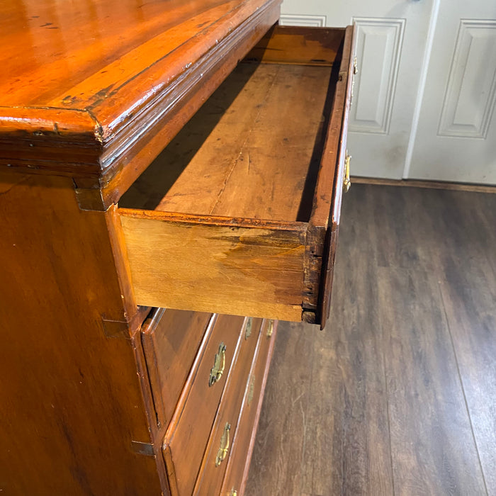 American Chippendale Walnut Graduated Chest of Drawers 1780