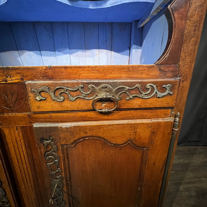 Early 19th Century French Provincial Walnut Carved Open Display Cabinet / Vaisselier / Buffet / Hutch