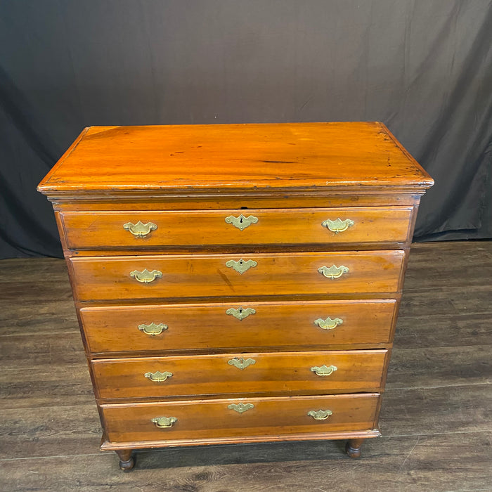 American Chippendale Walnut Graduated Chest of Drawers 1780