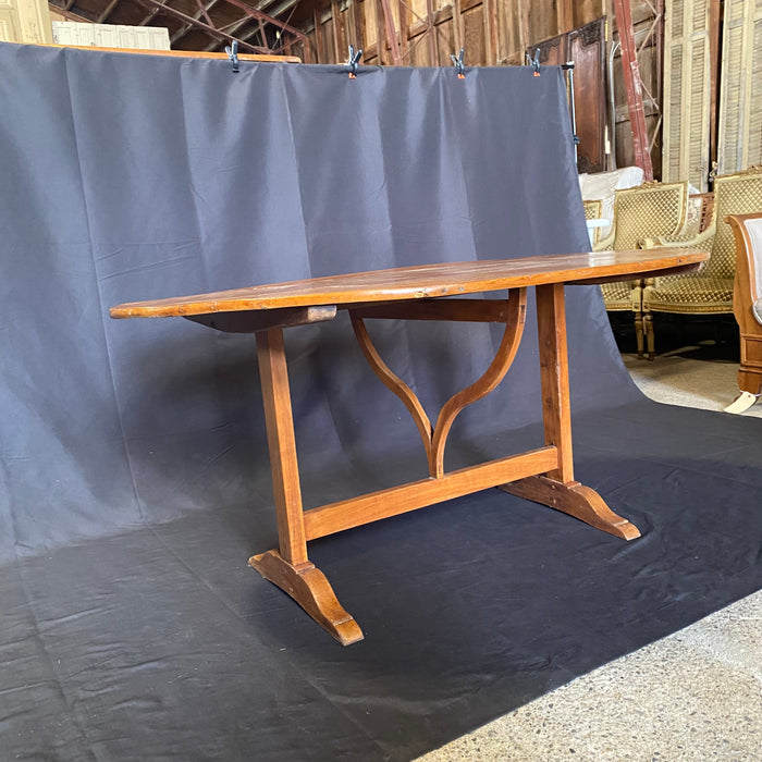 Large Oval French Early 19th Century Vigneron or Tilt-Top Walnut 'Table De Vendange' or Wine Tasting Table with Lovely Cherry Patina