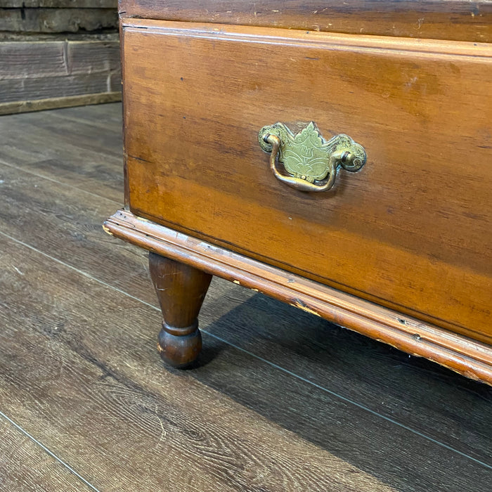 American Chippendale Walnut Graduated Chest of Drawers 1780