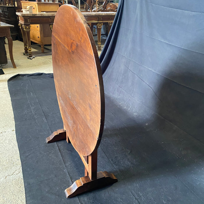French Early 19th Century Vigneron or Tilt-Top Walnut 'Table De Vendange' or Wine Tasting Table with Lovely Walnut Patina