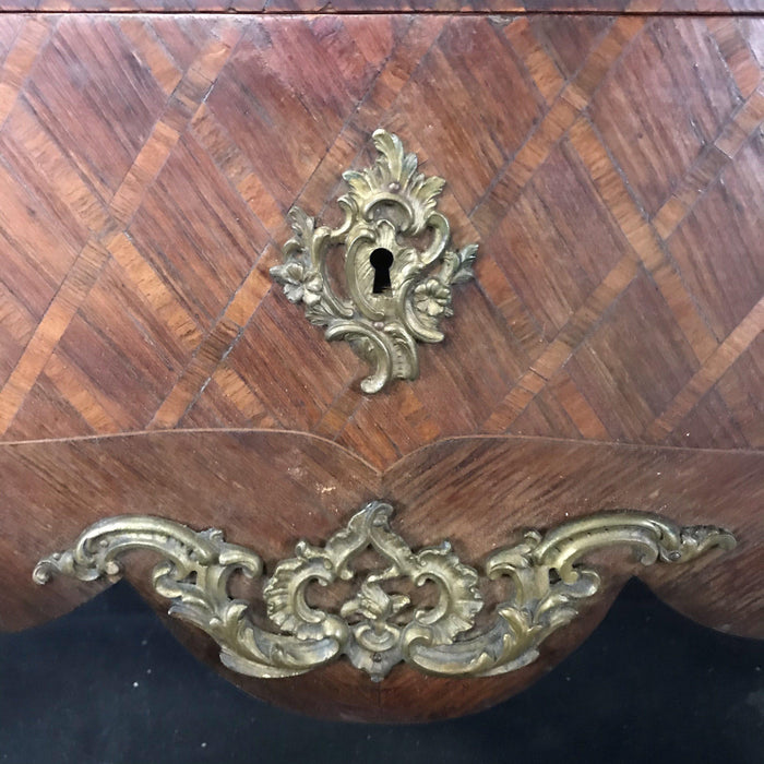 Antique Louis XV Diamond Marquetry Chest of Drawers - Bronze Detail View - For Sale