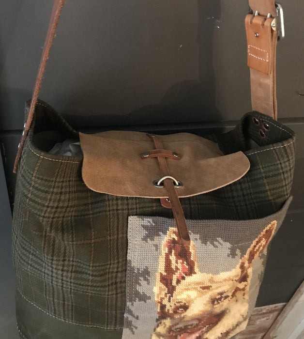 Vintage green shoulder bag with an embroidered german shepherd dog on the front