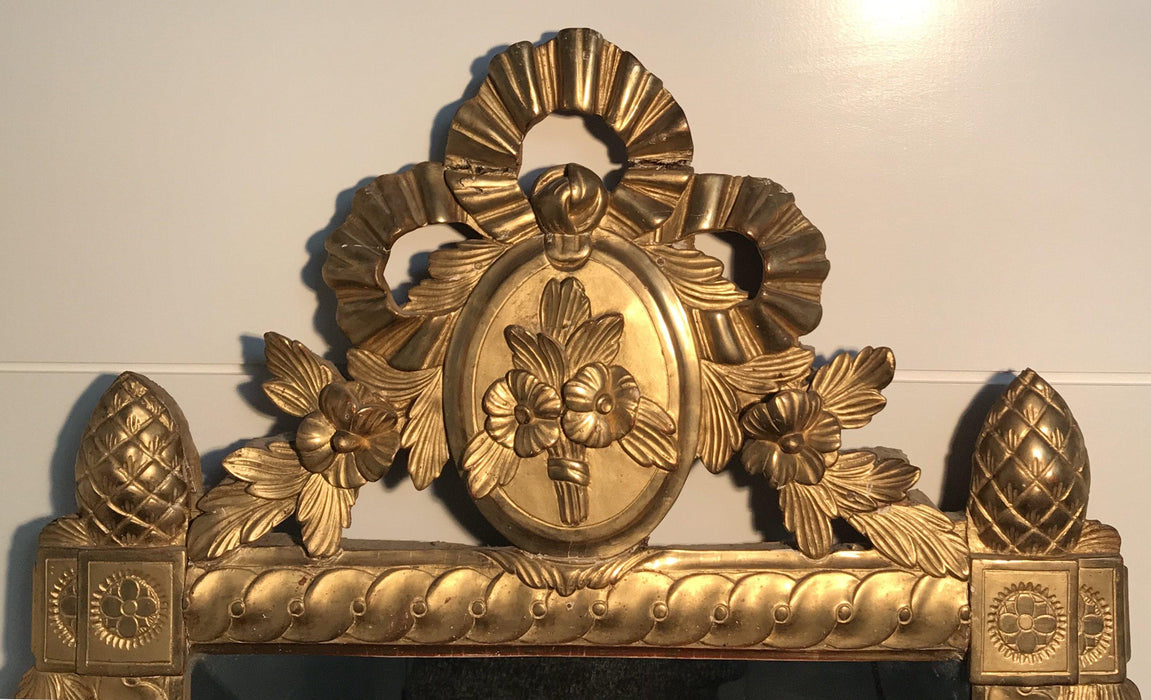 18th Century French Gold Mirror - Top Detail View - For Sale