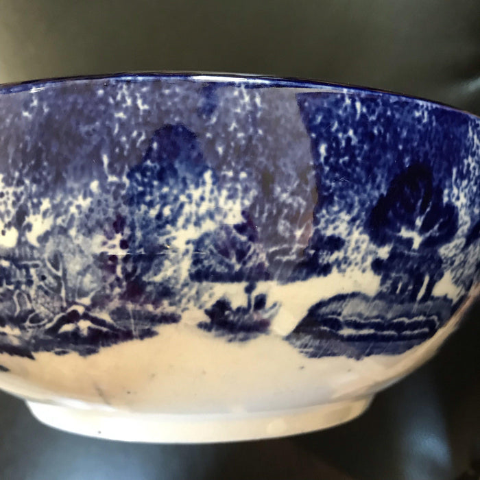 Antique blue and white design bowl 