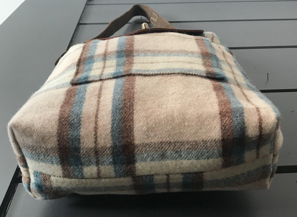 Emma Ball Ltd. Wooly Puffins Small Wrist Bag – Miss Babs