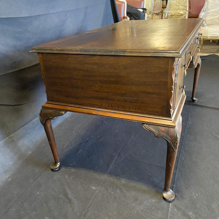 French Maple Louis XV Desk - Side View - For Sale